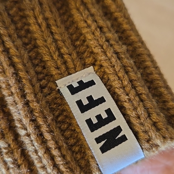 NWT Neff Knit Vanilla Sprinkle Cupcake Beanie - Picture 2 of 8